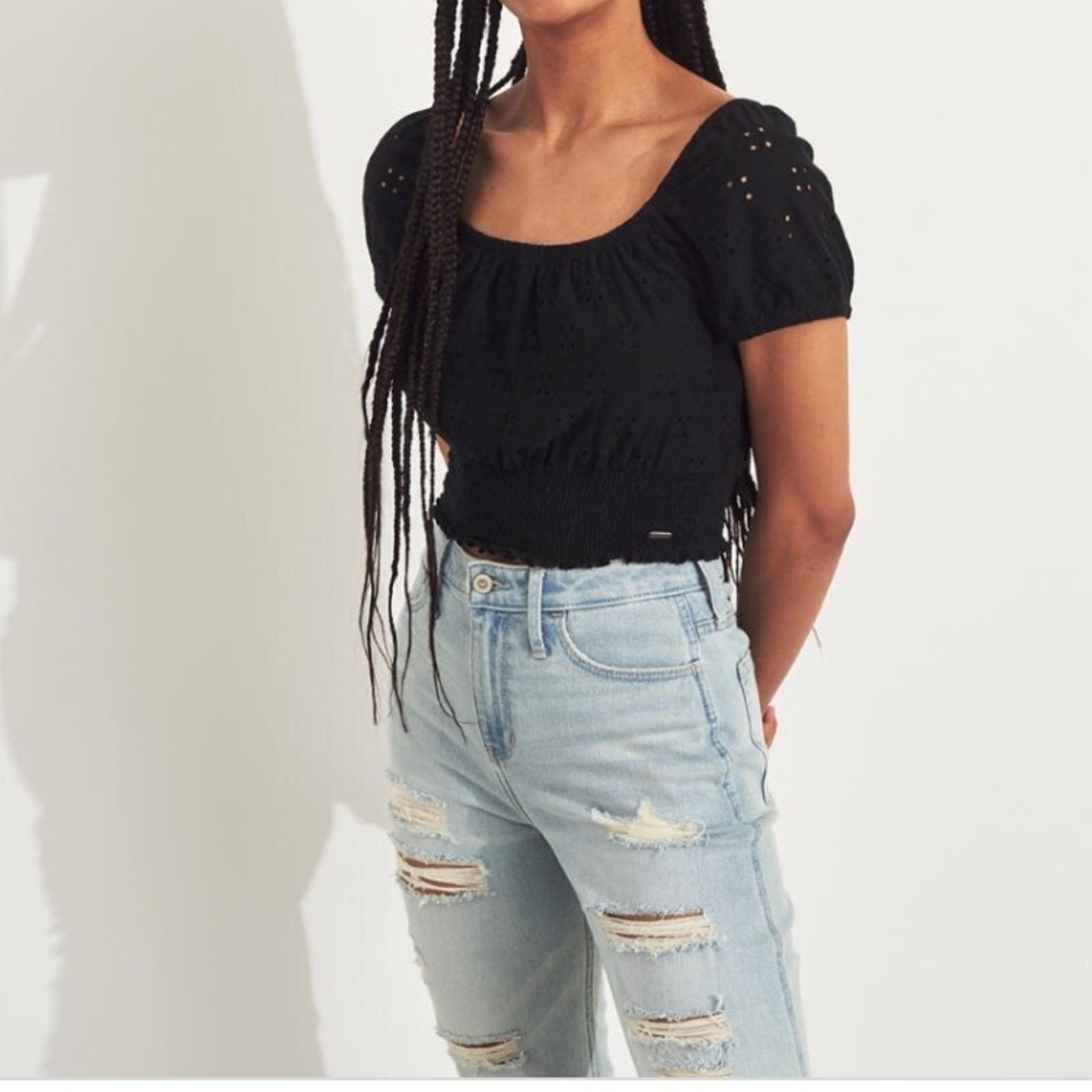 Hollister Ultra Crop on or off shoulder top
